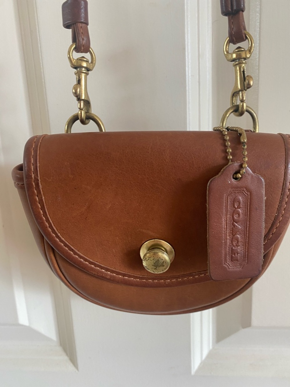Rare Vintage COACH Leather Saddle Tan Mini Crossbody Belt bag 0897-332